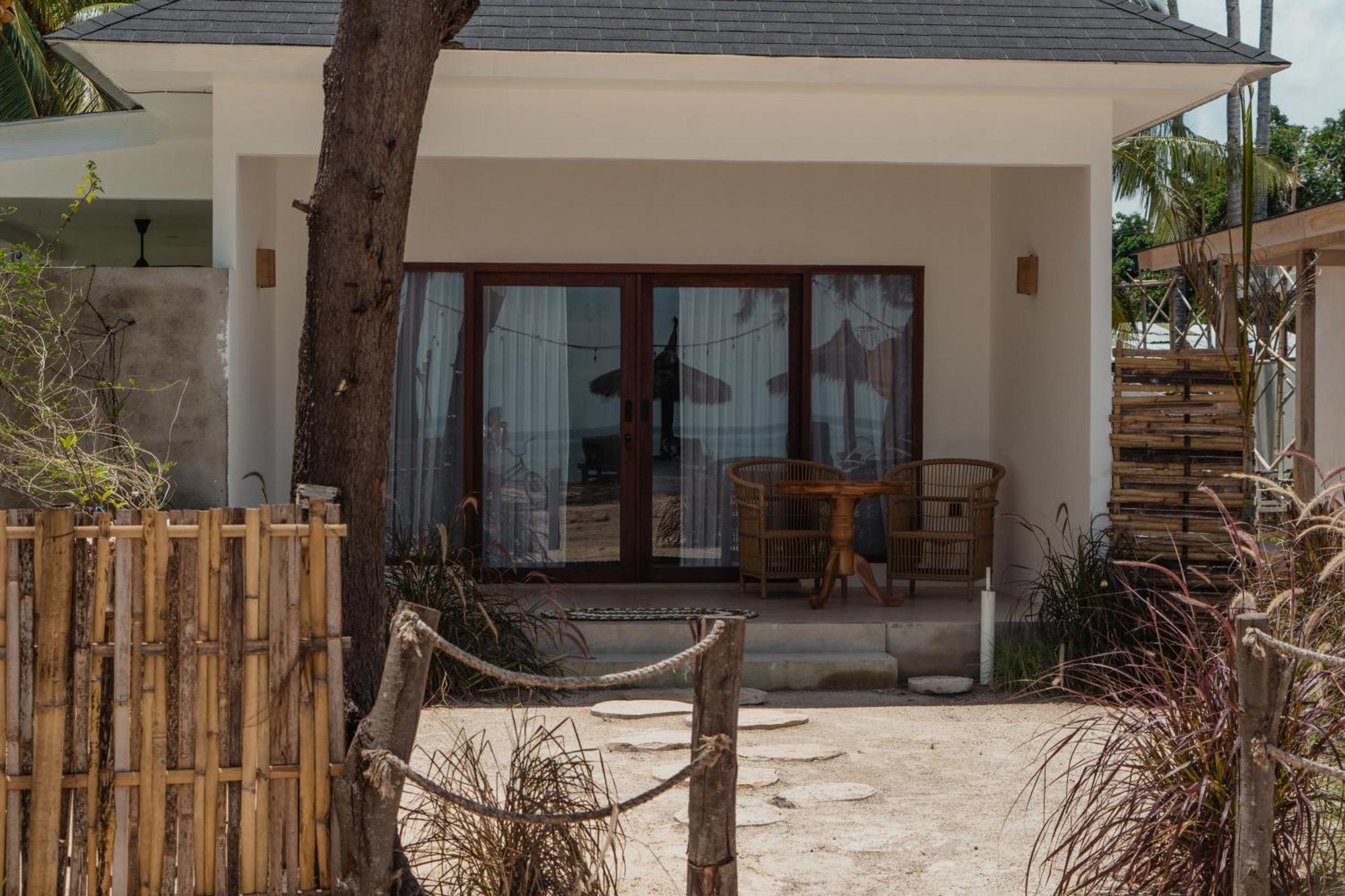 Sunscape Villa - Beachfront And Private Pool Νησιά Γκίλι Εξωτερικό φωτογραφία