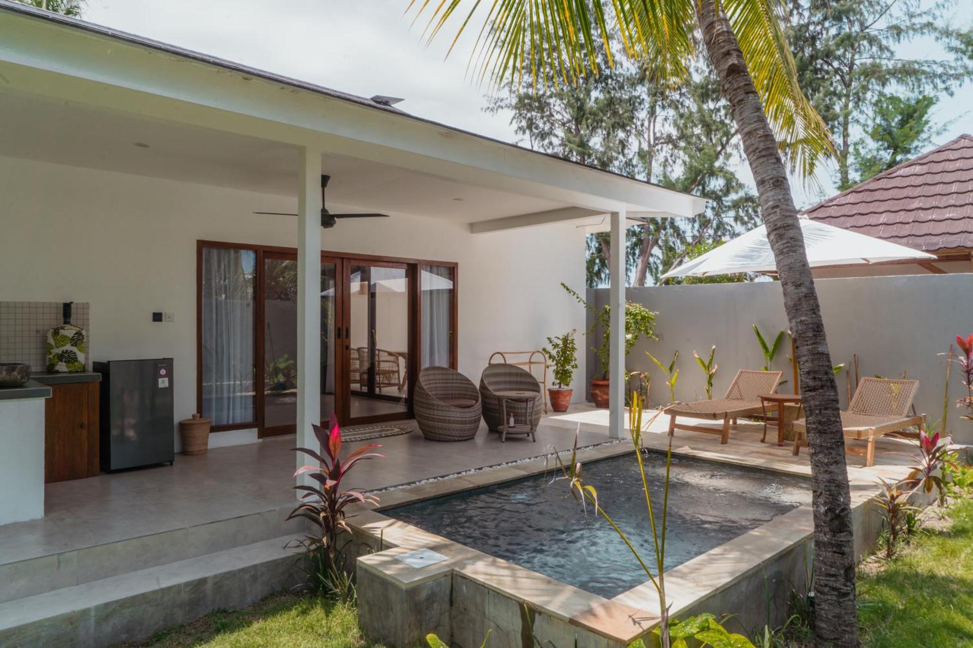 Sunscape Villa - Beachfront And Private Pool Νησιά Γκίλι Εξωτερικό φωτογραφία